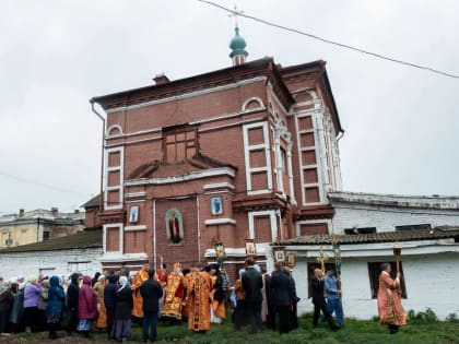 21–22 мая. Богослужения архиерейским чином в день перенесения мощей святителя Николая из Мир Ликийских в Бар и накануне