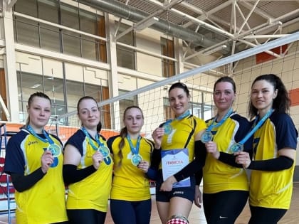 Наши волейболисты успешно выступили в Красноярске на традиционном Кубке города по волейболу в честь памяти А.Я. Грошева.