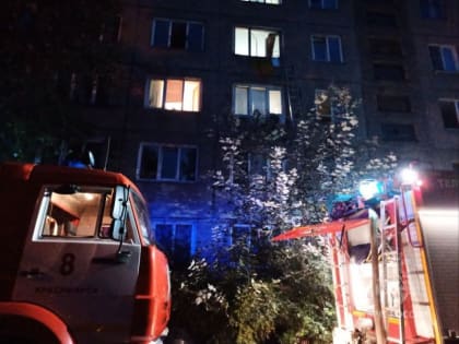 В Красноярске ночью из загоревшейся многоэтажки эвакуировано более 150 человек