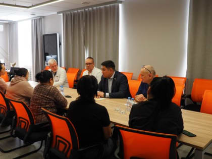 Родные пострадавших на ТЭЦ в Туве посетили краевую больницу