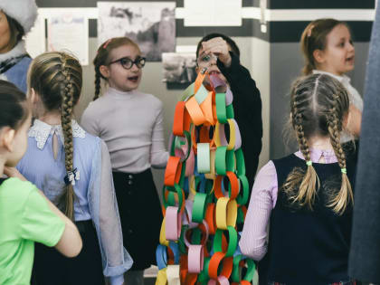 «Плечо к плечу», колечко к колечку, вот и вышла… елочка!