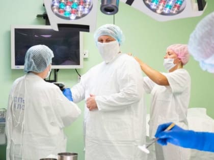 Красноярские врачи удалили огромную опухоль двадцатилетней пациентке