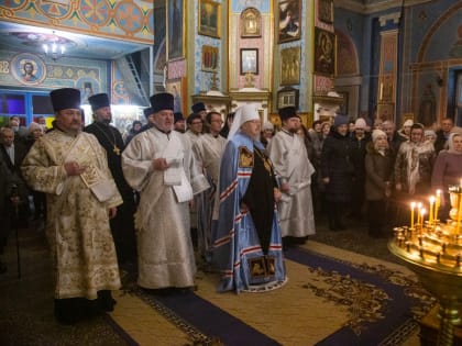 Правящий архиерей совершил Божественную литургию в Казанском кафедральном соборе Ачинска