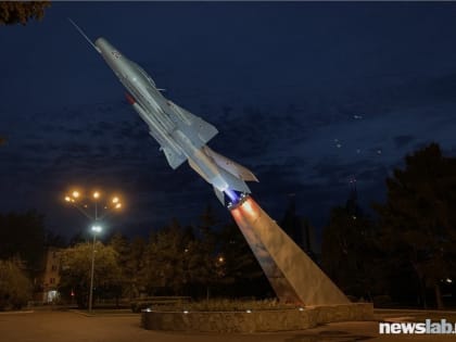 В красноярском сквере у памятника истребителю сделают «взлетную полосу»