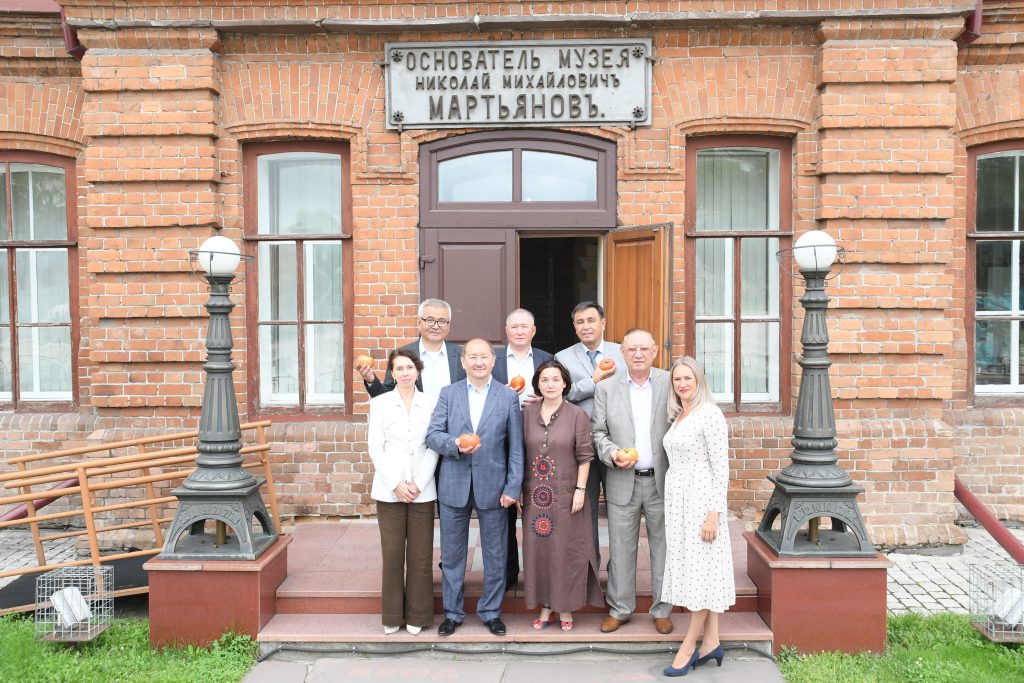 Делегация в музее. Мартьяновский музей. Фонды Мартьяновский музей. Методист музея имени н м Мартьянова Романова с а. Николай Михайлович Софонов.