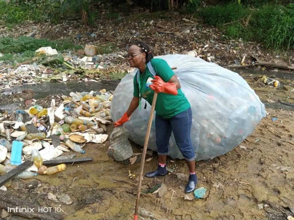 What are the causes and effects of water pollution in Africa?