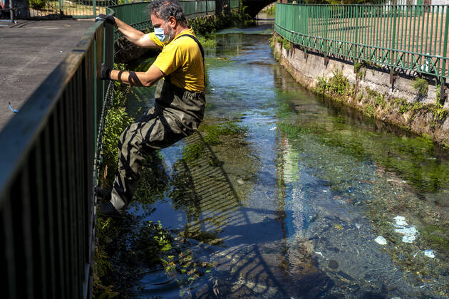Italy Volunteers reclamation for the Sarno river Organized by the Leonia Club of Legambiente Valle del S