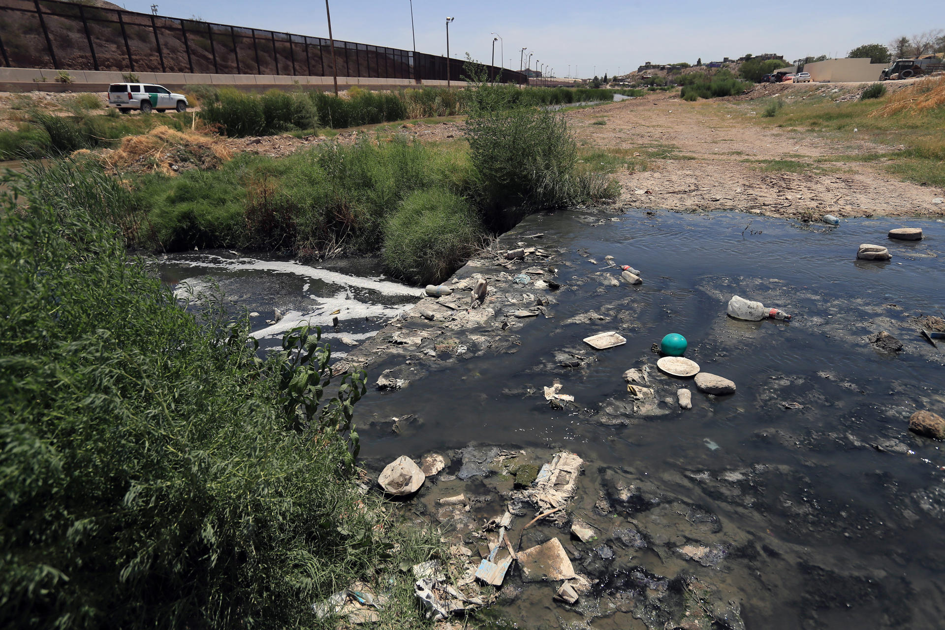 The seven contamination locations are located along the first – or westernmost – three kilometers (about 1.9 miles) of the Rio Grande along the border between the US and Mexico.