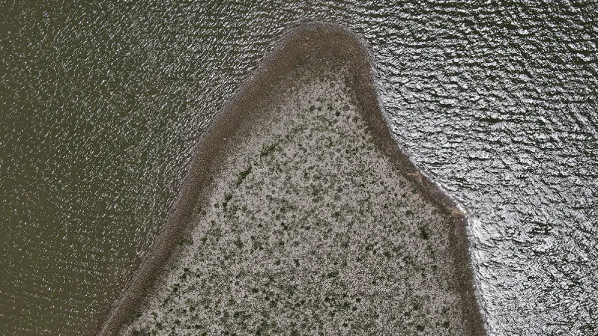 water level in one reservoir