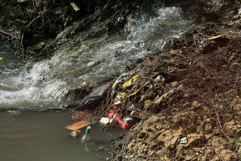 Pollution of the Iguazu River, Brazil