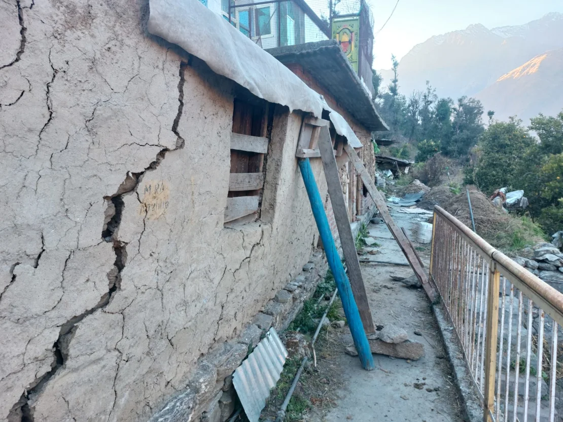 A crack is visible in the outer wall
