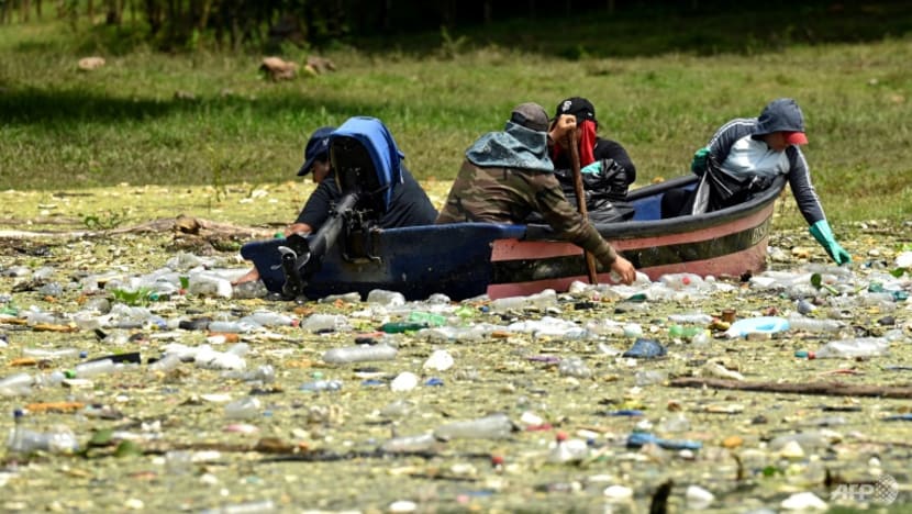 Plastic garbage covers Central American rivers, lakes and beaches