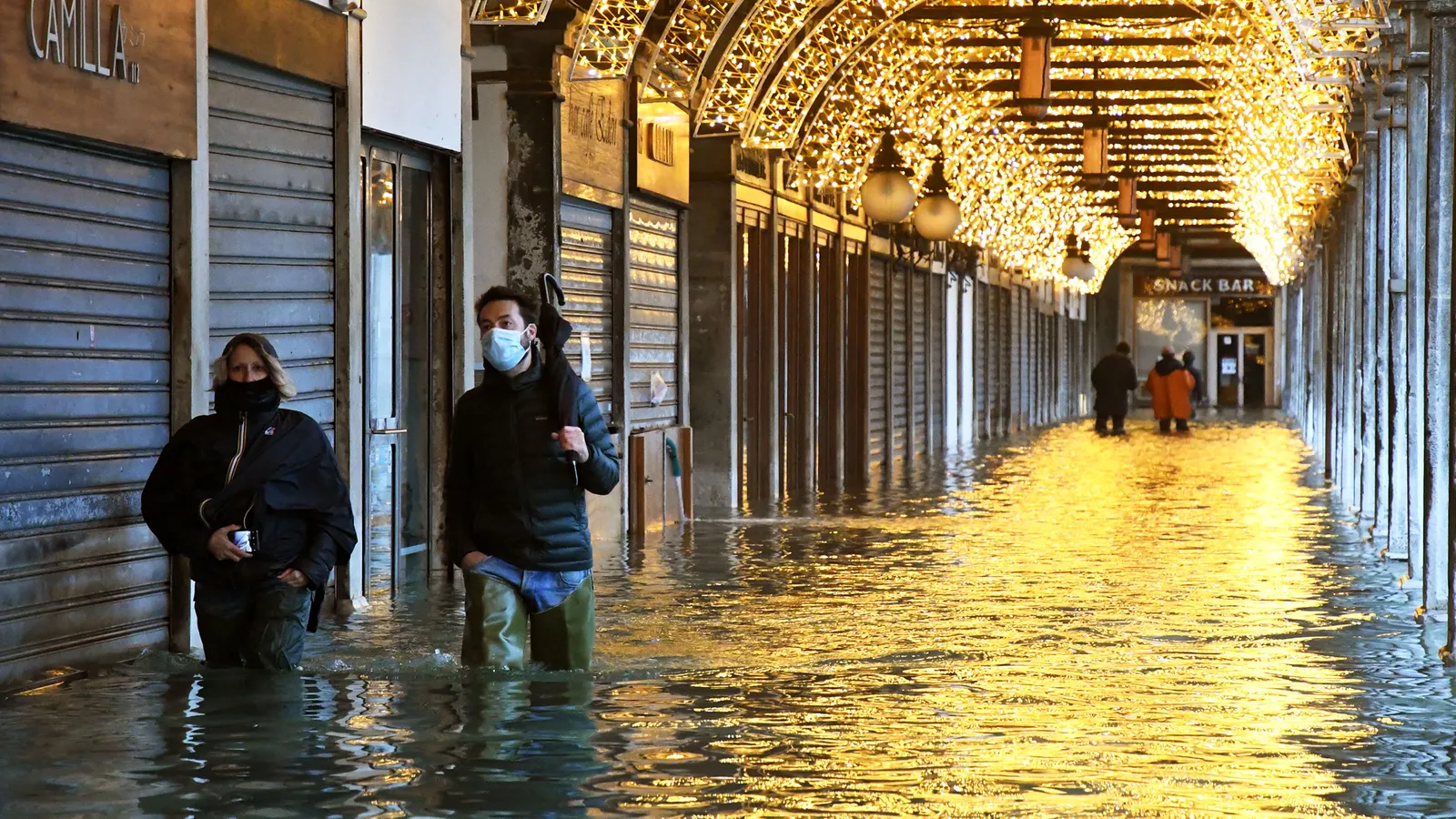 A flooded St. Mark's Square in December 2020 following an "alta acqua" event. The Mose gates were not lifted.