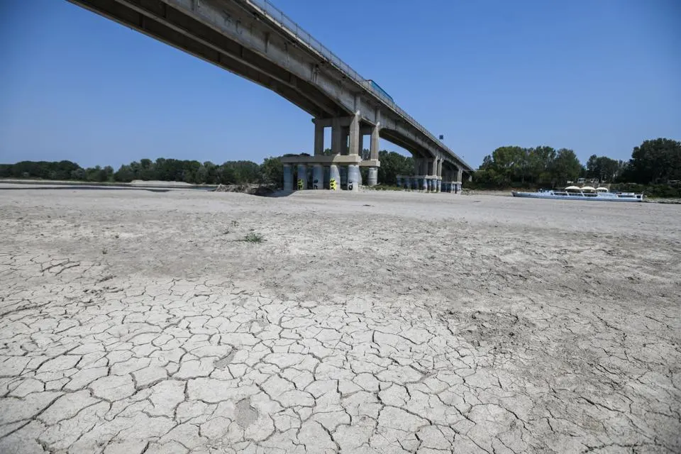 The process of shallowing rivers in Italy