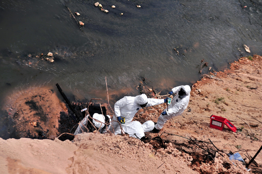 Department of Environment had licensed a company to carry out cleaning up works at Pasir Gudang — Bernama pic