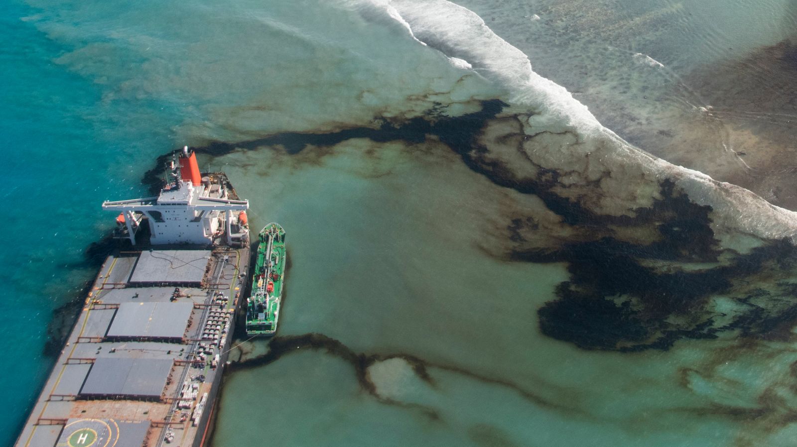 https://dynaimage.cdn.cnn.com/cnn/w_1600/https%3A%2F%2Fcdn.cnn.com%2Fcnnnext%2Fdam%2Fassets%2F200809114208-07-mauritius-oil-spill.jpg