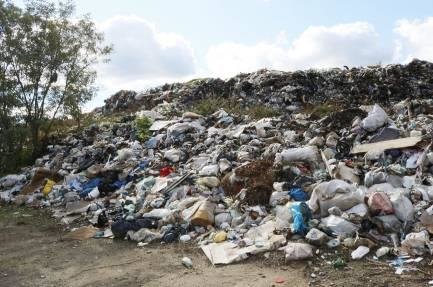 Waste dumping in Ghidighici Lake, Moldova