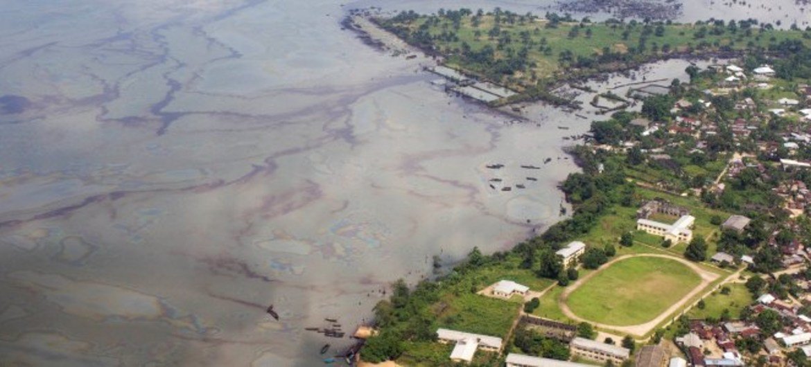 Cleaning up Nigerian oil pollution could take 30 years, cost billions