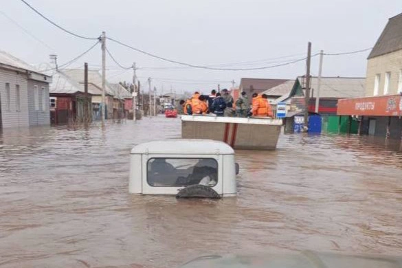 Residents of Orsk began emergency evacuation on the evening of April 5.