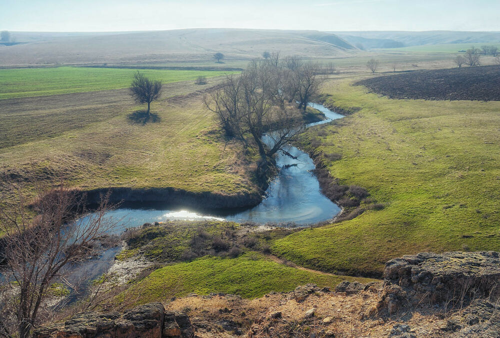 Blocking the flow of the river Kalchik, Ukraine