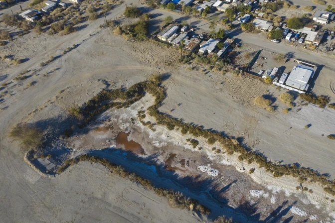 The critical state of Salton Sea