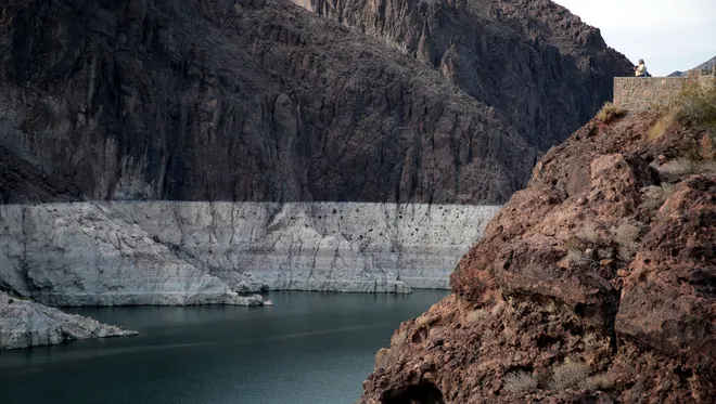 The decline of Lake Mead