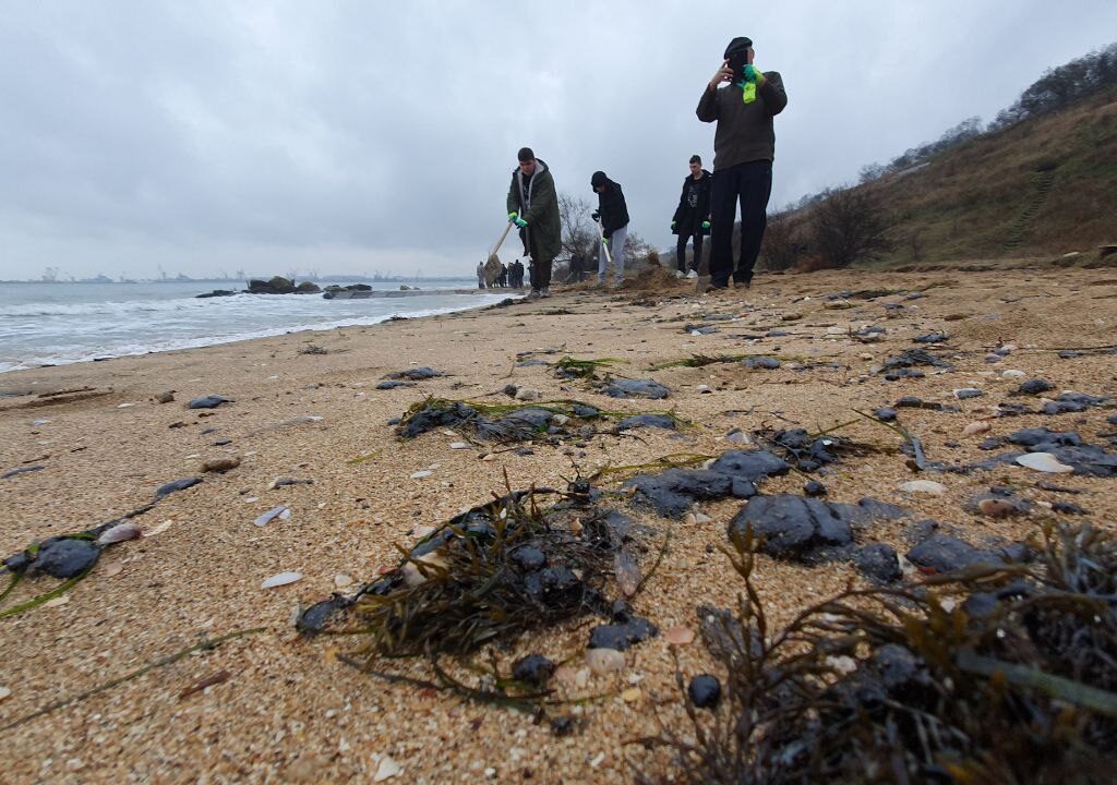 Fuel oil on the Crimean shores of the Kerch Strait on December 21, 2024.