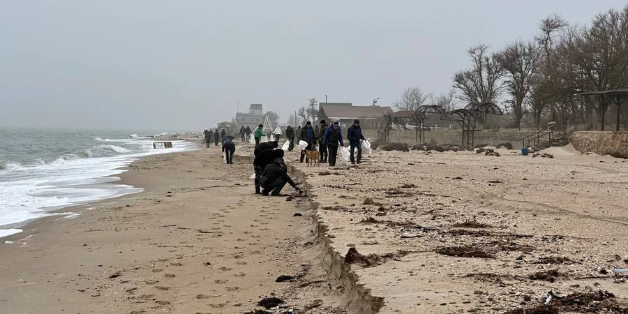 Fuel oil from sunken Russian tankers was found on the Berdyansk Spit
