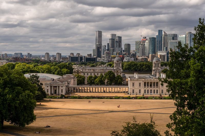 A parched Greenwich Park during London’s heat wave l