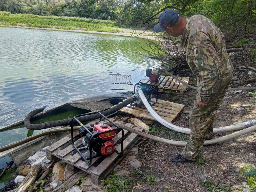 Specialists inspected reservoirs for the presence of live fish and carried out forced aeration of water.