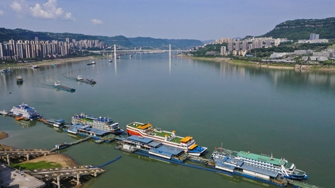 An aerial drone photo taken on May 15, 2024 shows the scenery of the Yangtze River in the urban area of Wanzhou District of Chongqing, southwest China.