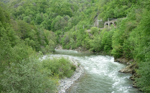 Jiu River in Jiu Gorge