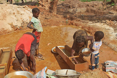 Chinese companies criticized for mercury pollution in Cameroon