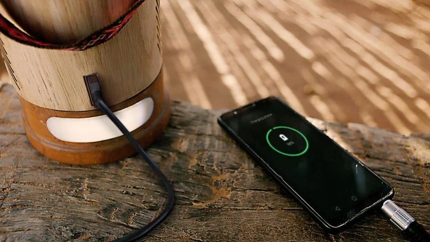 The lamp can also be used to charge mobile phones