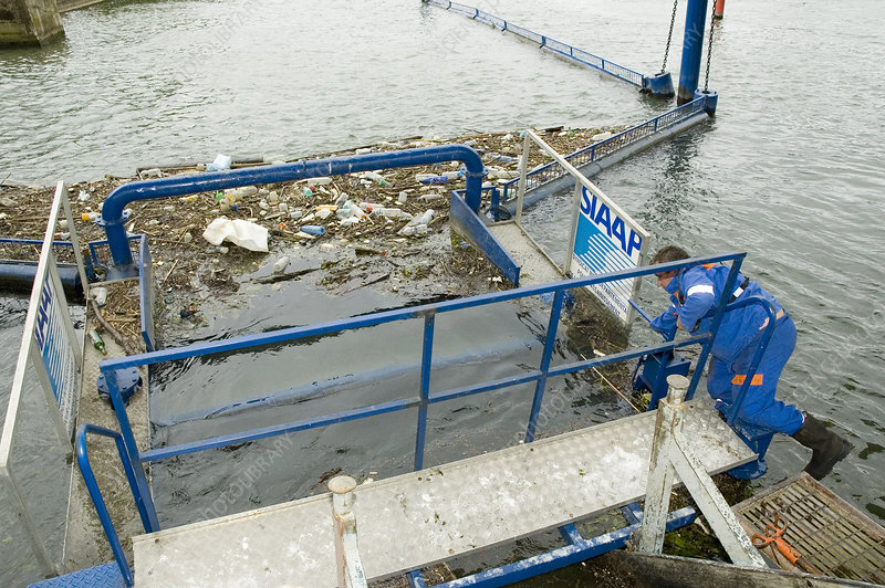 The volunteers have been organised the project to remove waste and debris from the River Seine, France by OSE