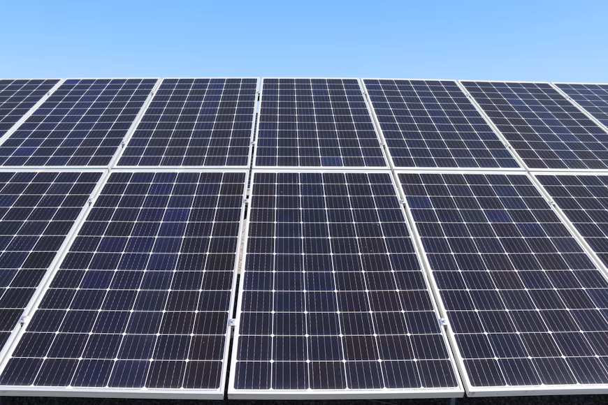 5000 solar panels added to Switzerland's long dam