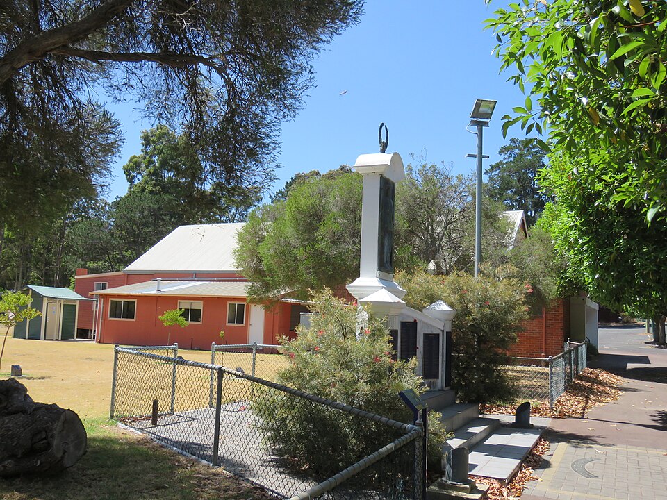 Greenbushes War Memorial and Greenbushes District Hall, January 2022.jpg