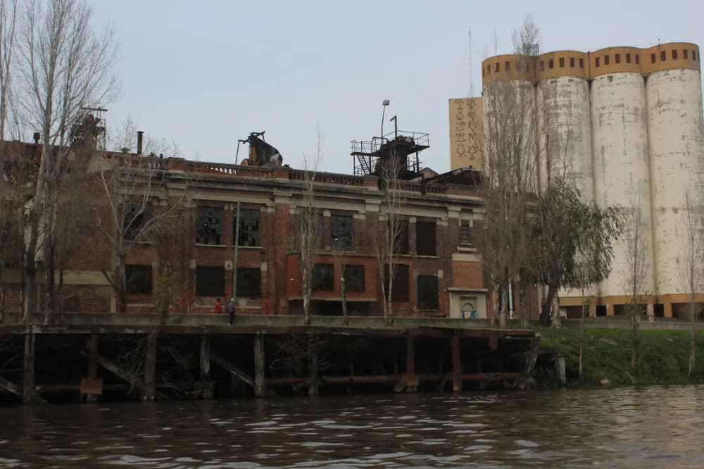 Remnants of a better economy line the shoreline of Riachuelo de la Matanza, 2023.