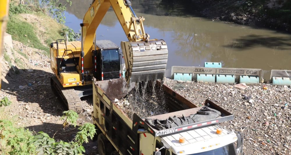 The interceptor intercepted a huge amount of debris during a flood