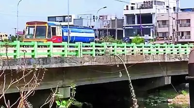 The lorries are supposed to leave sewage at Metrowater-controlled decanting stations.