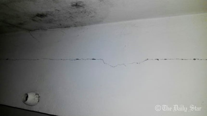 crack on the wall