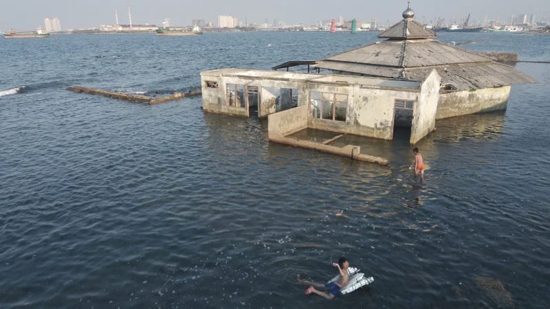 Why is Jakarta, Indonesia's soon to be former capital city, sinking?