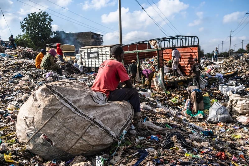 DESPITE BEING DECLARED FULL IN 2001, DANDORA IS STILL IN OPERATION. EVERY DAY, ANOTHER 850 TONNES OF WASTE FROM THE CITY’S 4.3 MILLION RESIDENTS ENTER ITS OVERFLOWING WALLS