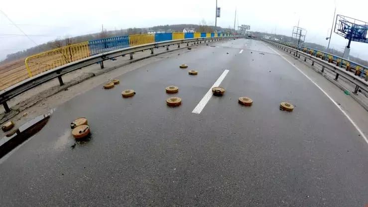Mines placed by Russian soldiers can be seen on a highway in April in Kyiv province (2022).
