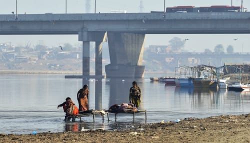 Water pollution caused by pharmaceuticals in the Ravi River, Pakistan