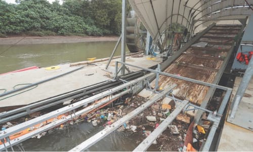 Solid waste collection and disposal using hydraulic and solar energy, Panama