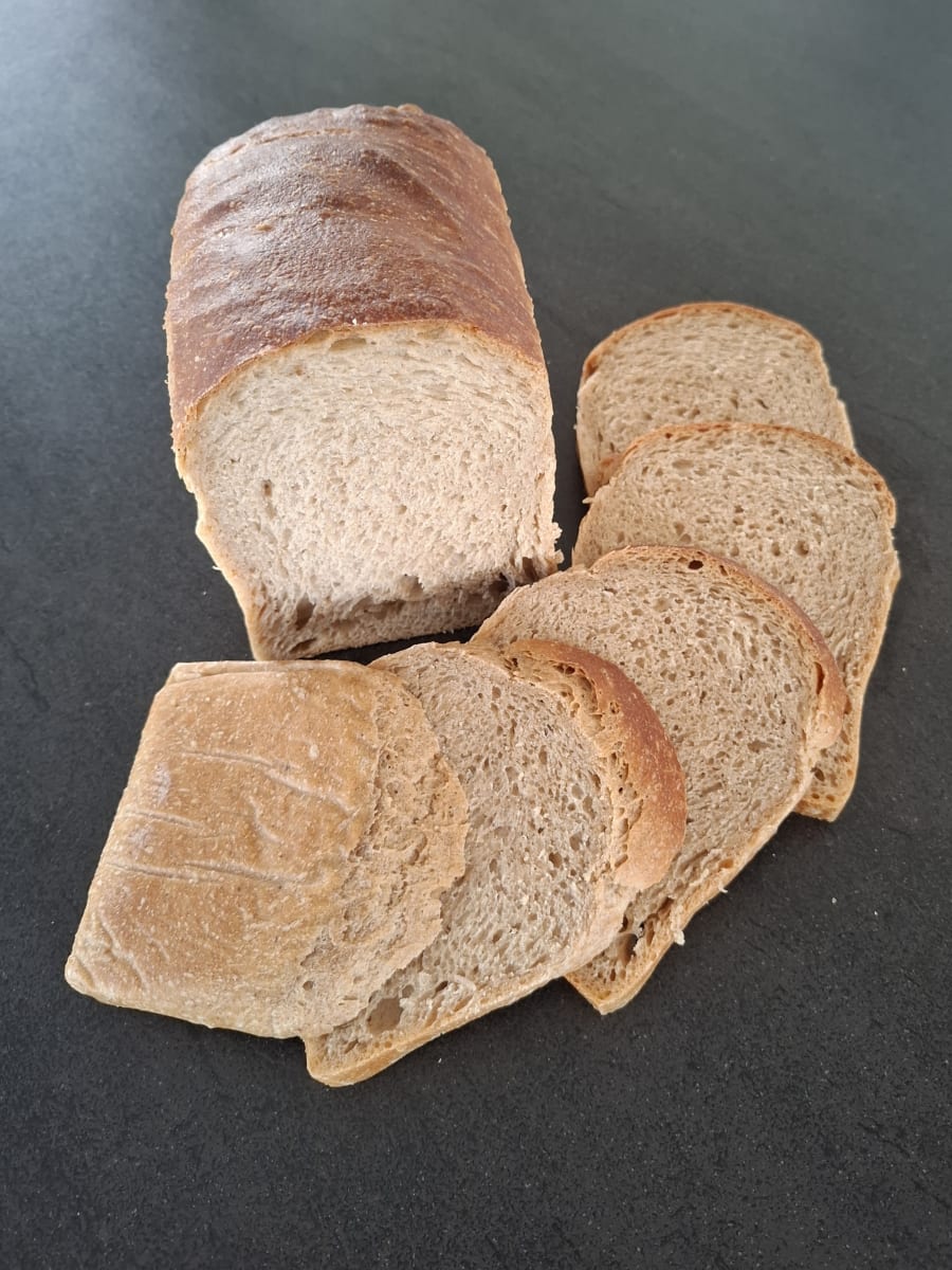Einfaches Kastenweissbrot (mit Übernachtgare)
