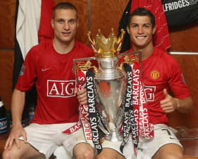 Man United players with trophy