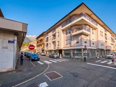 OFF MARKET - Murs Occupés Locataire Premium Centre d'Imagerie Médicale du Mont-Blanc à 8% de rentabilité à Sallanches - Image 1