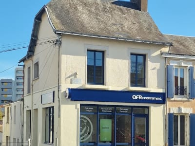 OFF Market - Murs occupés d'angle - Groupe National d'agences de courtage - La Roche sur Yon - Renta : 7,50% - Image 1
